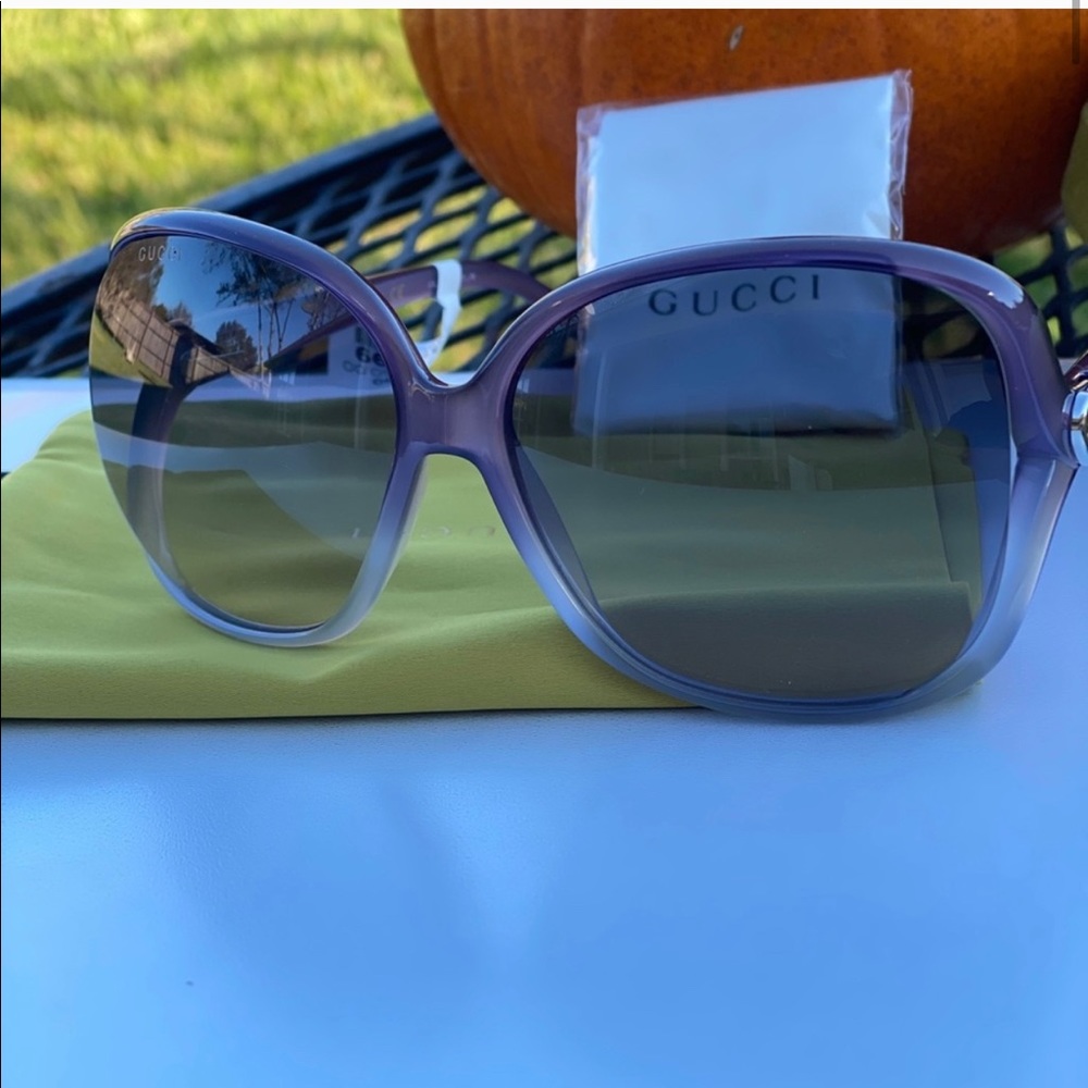 Gucci sunglasses 🕶💓💓 - Picture 6 of 9